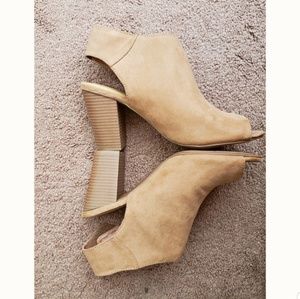 NWOT Chinese Laundry Peep Toe Heels